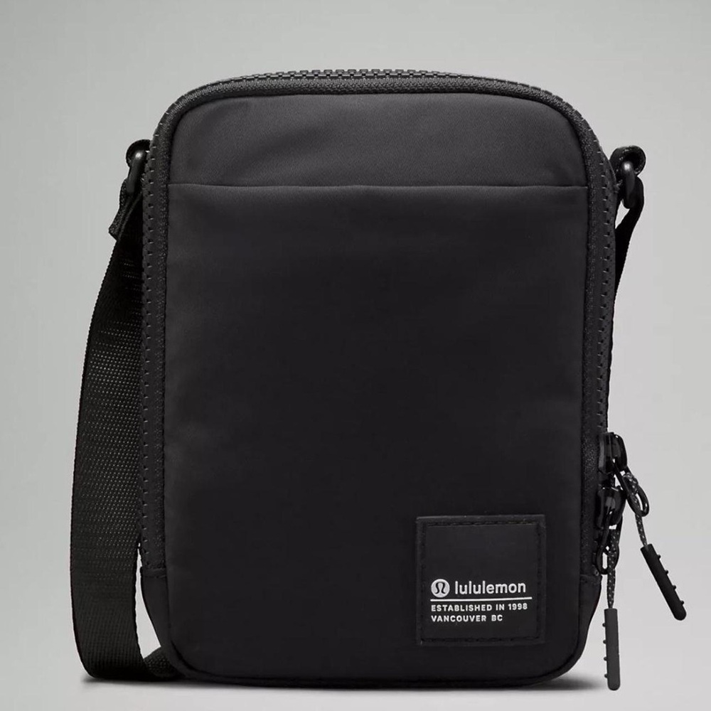 Women's lululemon Easy Access Crossbody Bag 1.5L - Black - Adjustable Strap